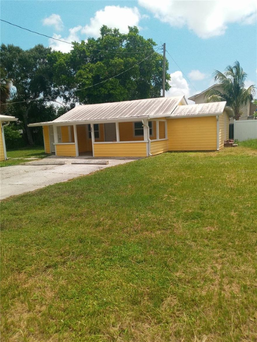 Available! 1/1 West Bradenton Single standing Studio Apartment with large yard. Water and Electric included in rent. This unit has a huge front porch to relax on, small kitchenette ( no stove but has Roaster, microwave and hot plate) living room and bedroom. There is also a large storage room which is very useful! Washer and Dryer are shared. The yard has fruit trees and a garden can be planted if so desired!
1 pet allowed and will be approved by Landlord and property management.