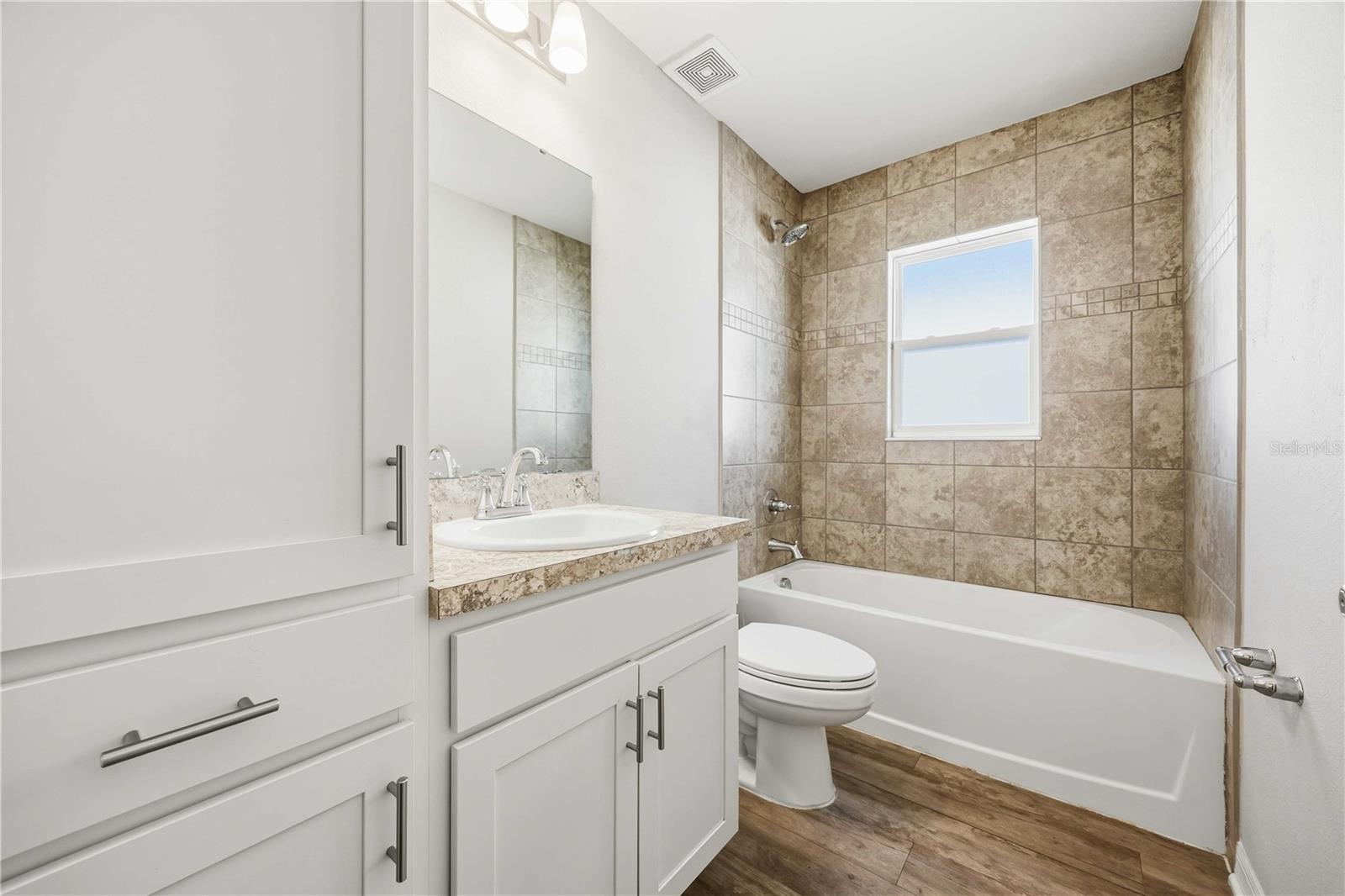 ENCLAVE/LK MYRTLE - Residential