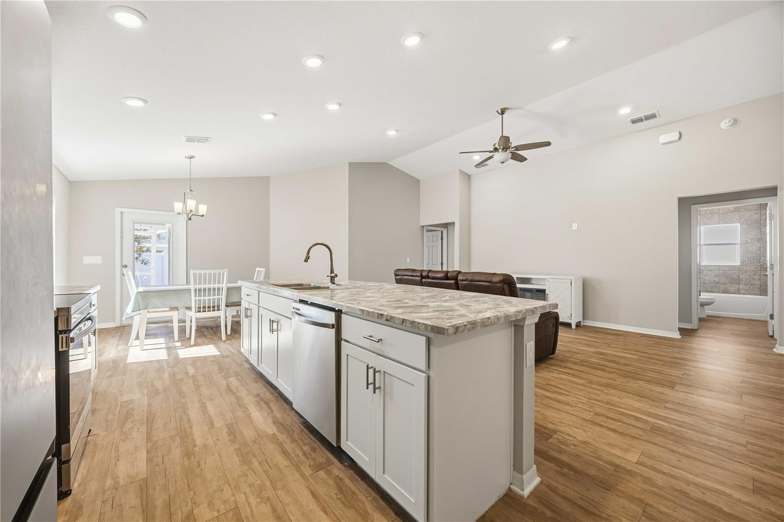 ENCLAVE/LK MYRTLE - Residential