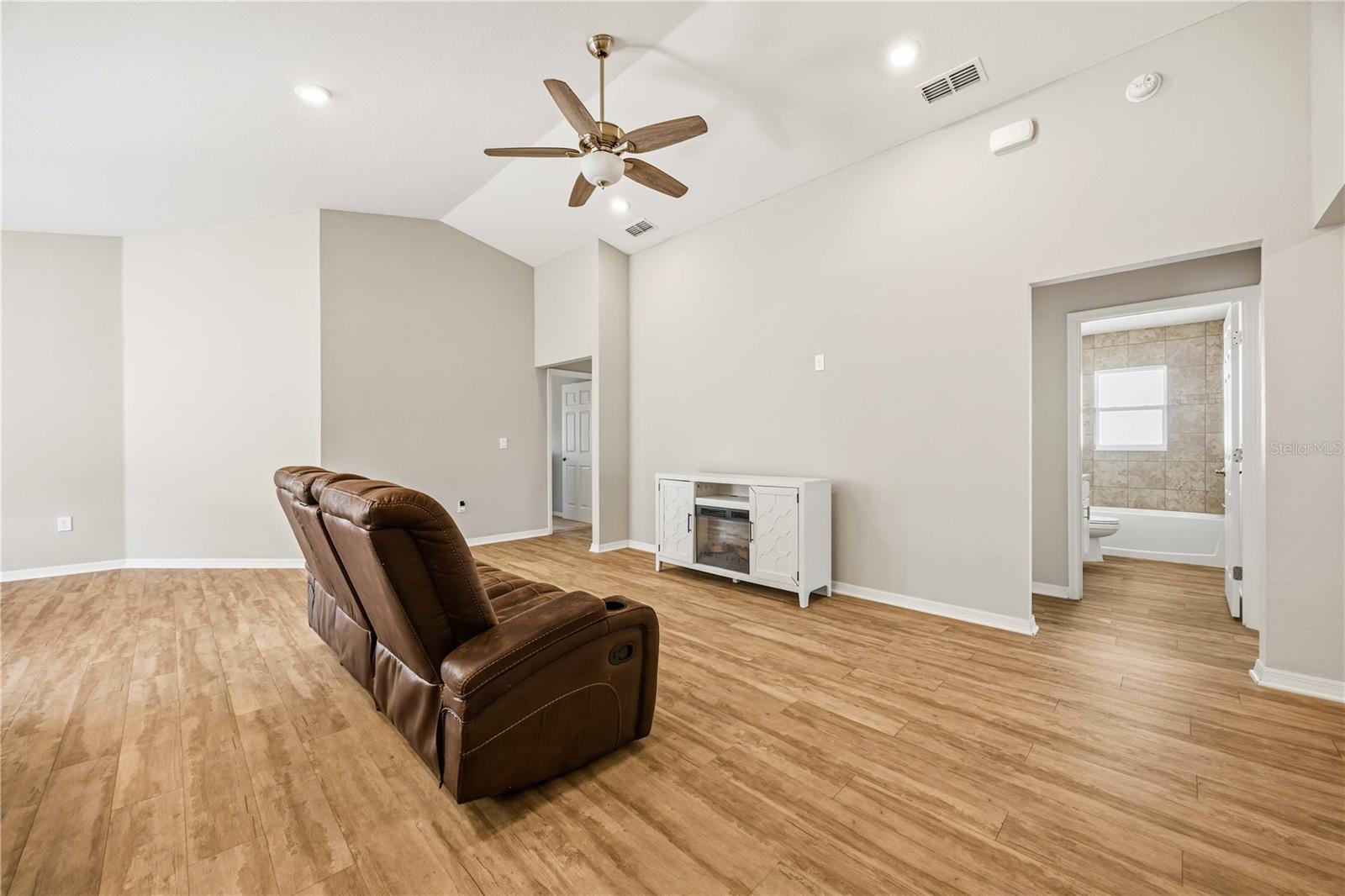 ENCLAVE/LK MYRTLE - Residential