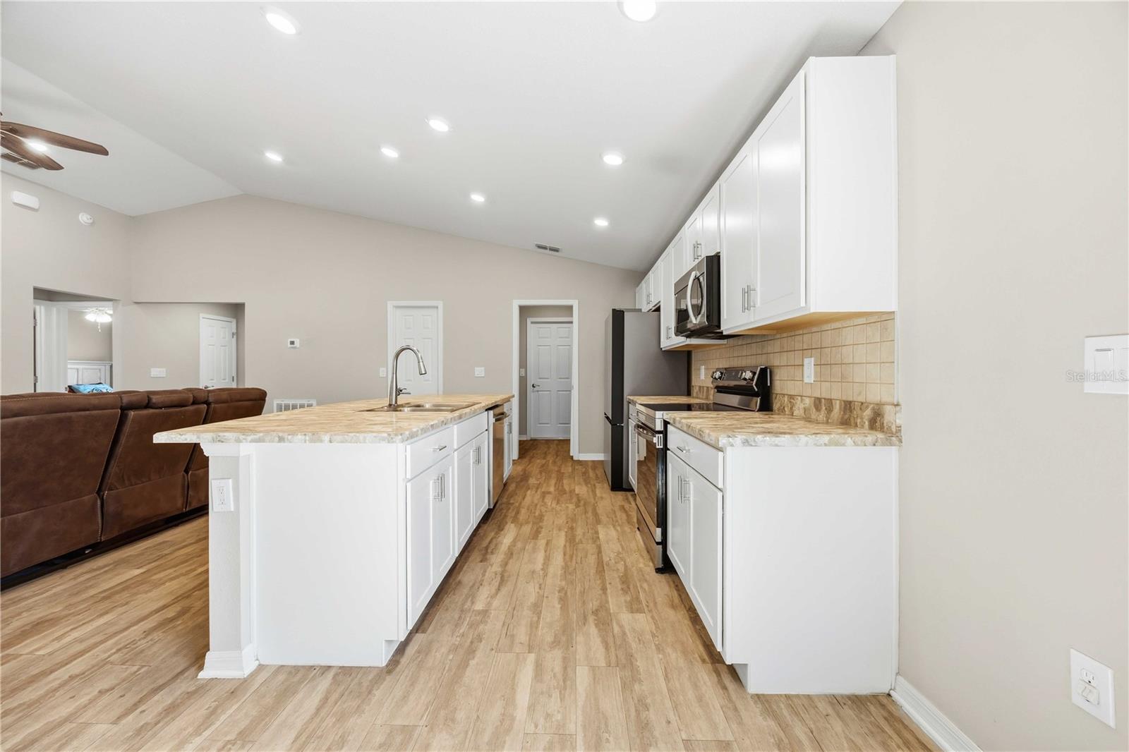 ENCLAVE/LK MYRTLE - Residential