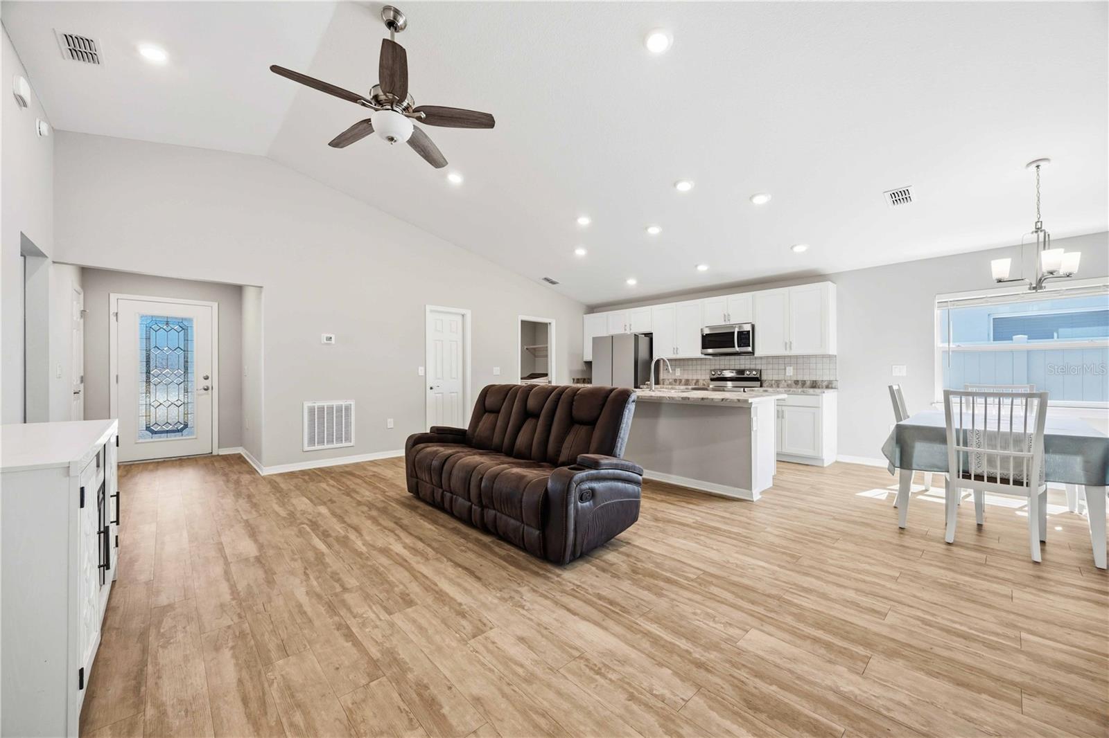 ENCLAVE/LK MYRTLE - Residential