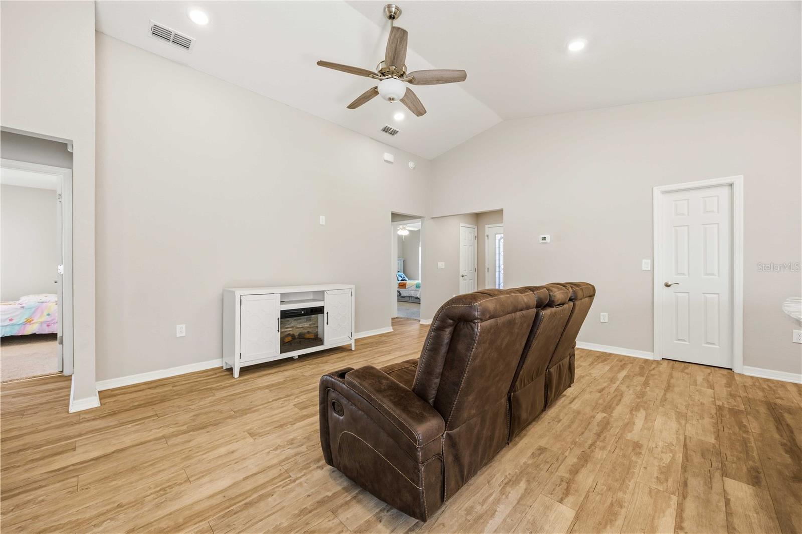 ENCLAVE/LK MYRTLE - Residential