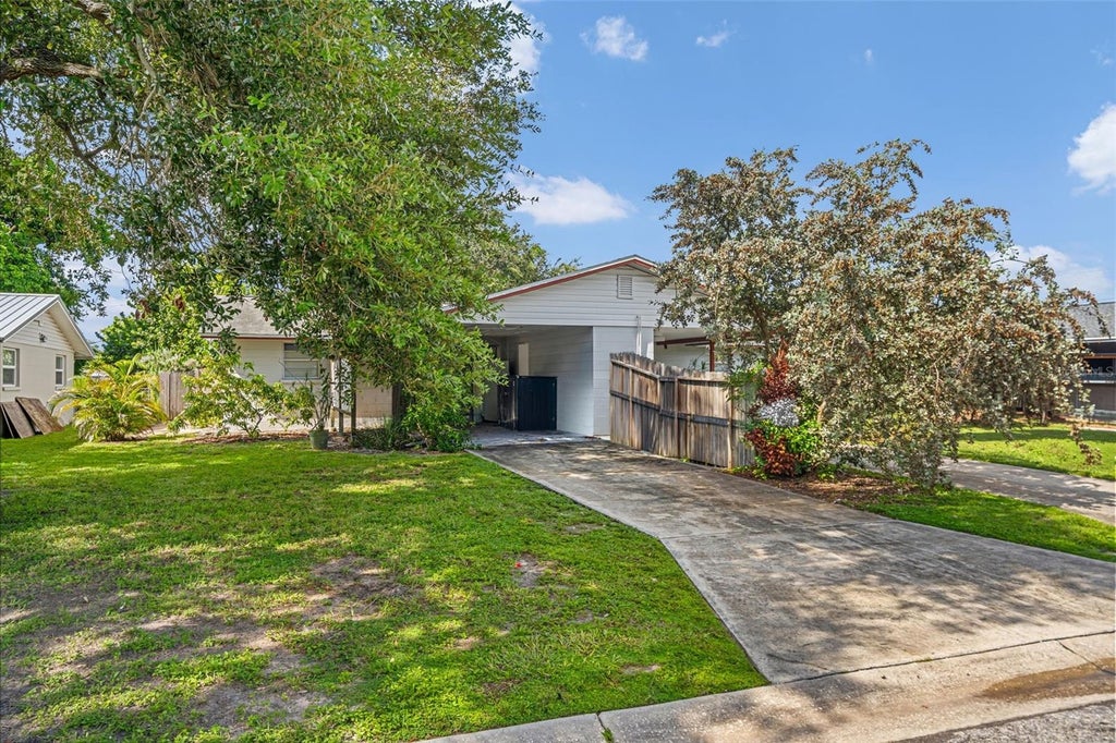 Photo of 3607 47th Avenue W, Bradenton, FL 34210 (MLS # A4705821)