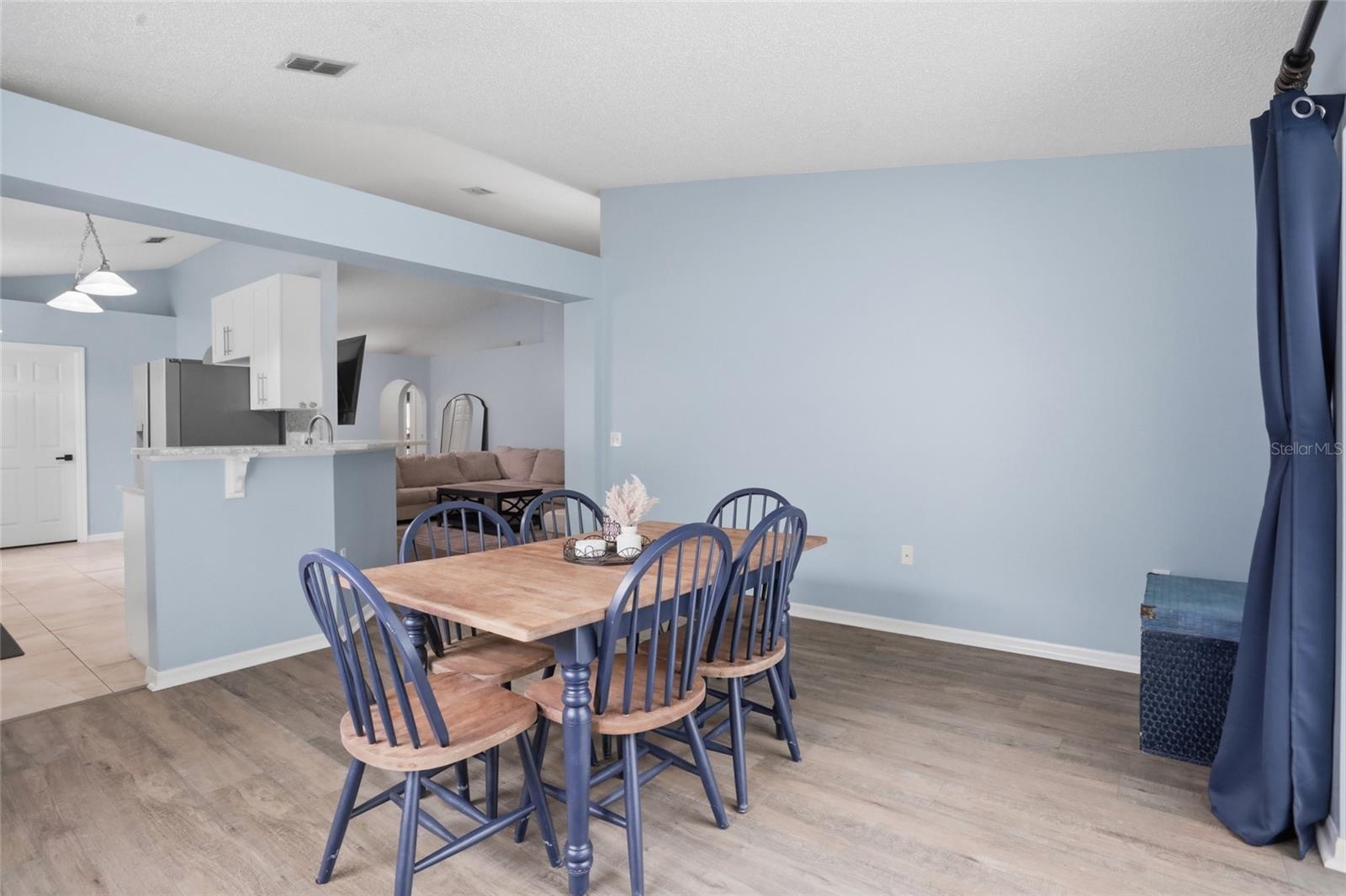 CORNER LAKE PH 01 49 49 - Residential