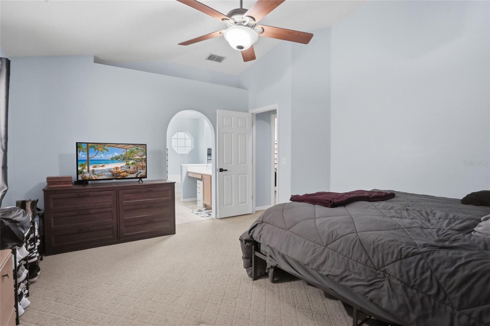 CORNER LAKE PH 01 49 49 - Residential