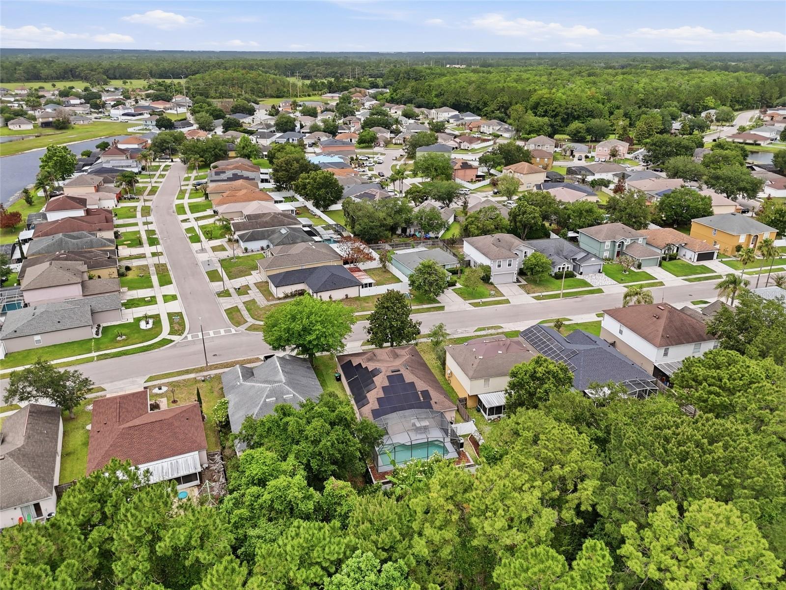 CORNER LAKE PH 01 49 49 - Residential