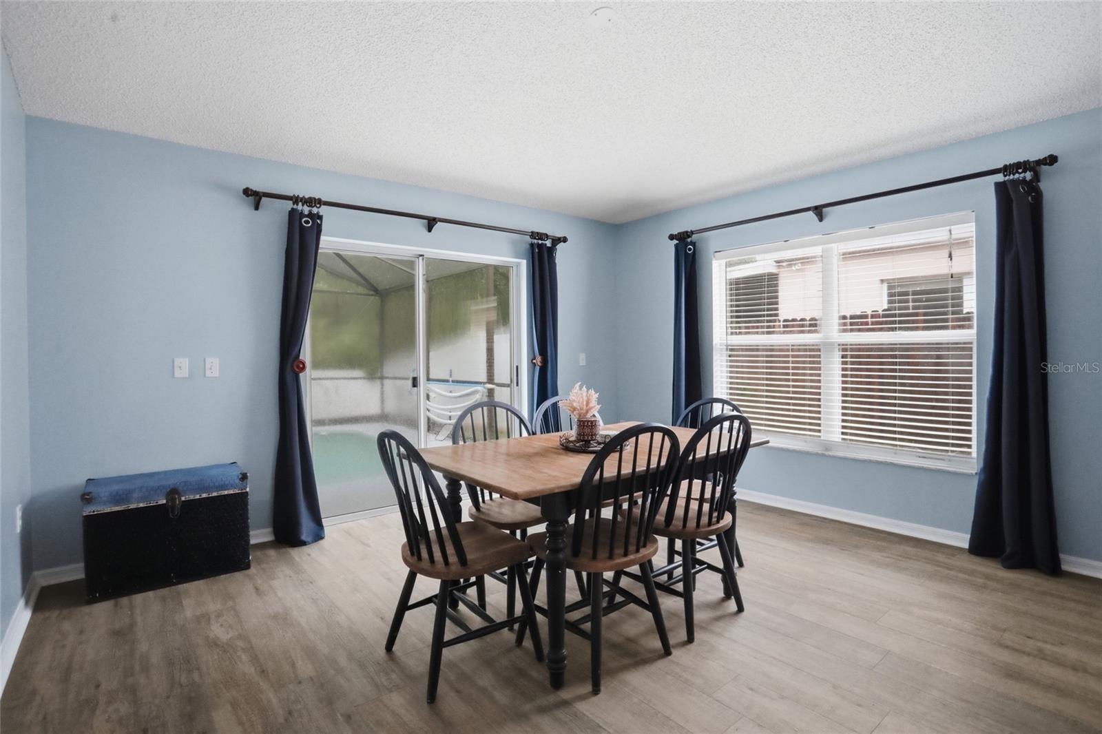 CORNER LAKE PH 01 49 49 - Residential
