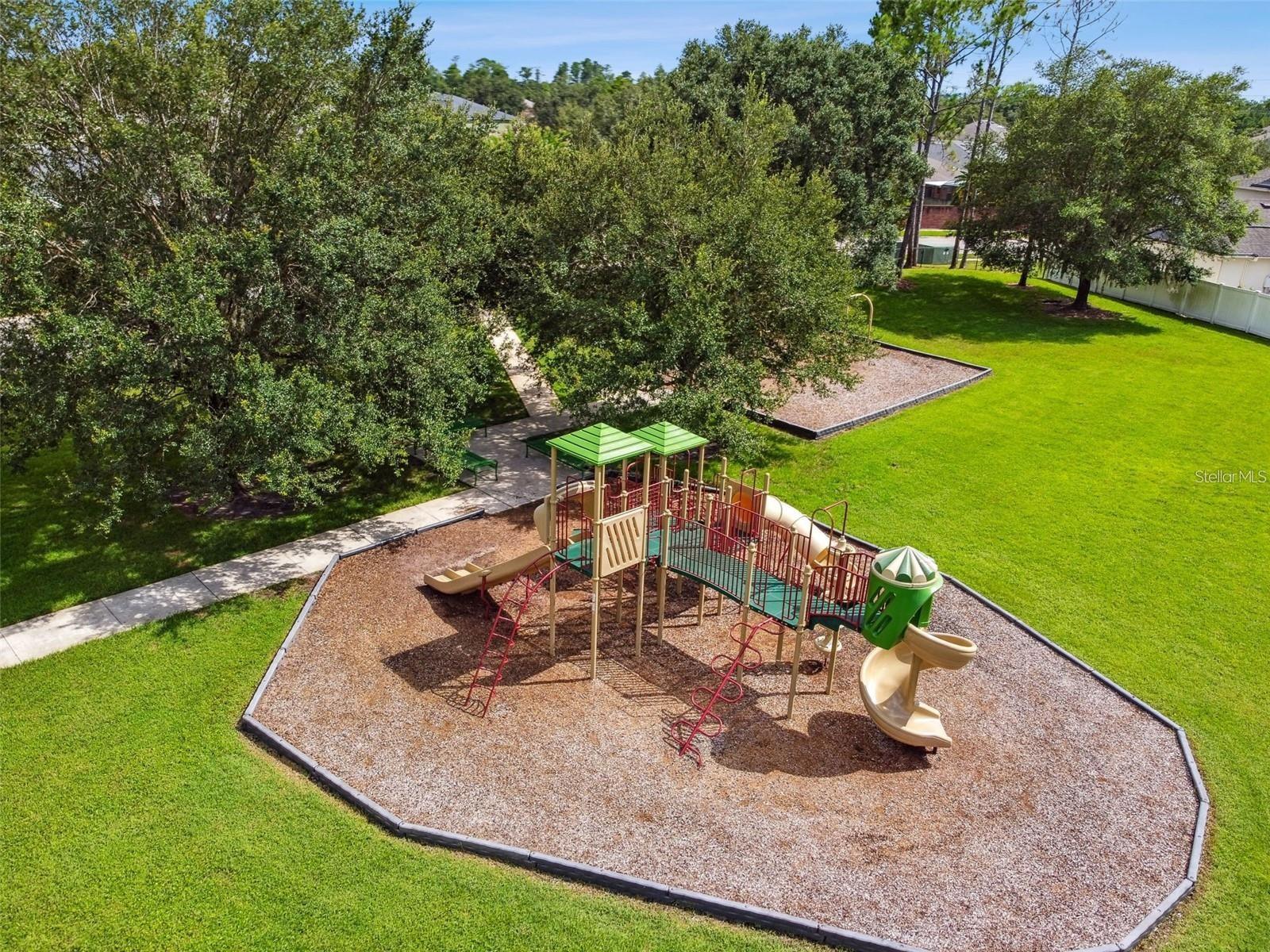 CORNER LAKE PH 01 49 49 - Residential