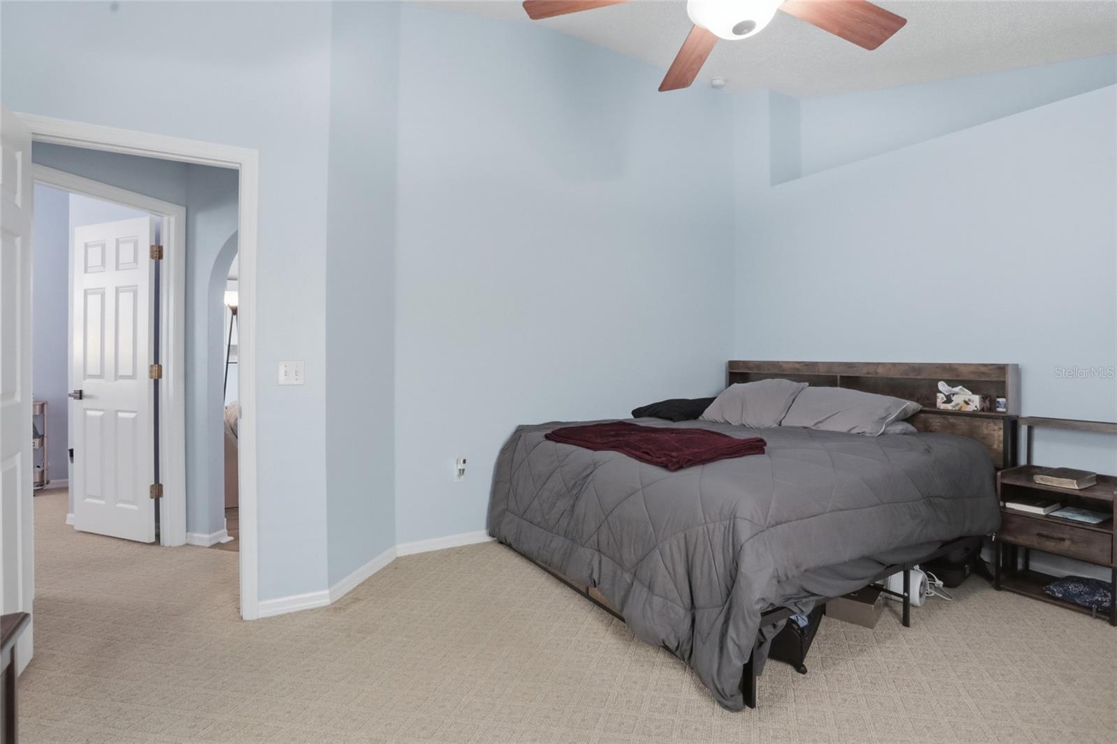 CORNER LAKE PH 01 49 49 - Residential