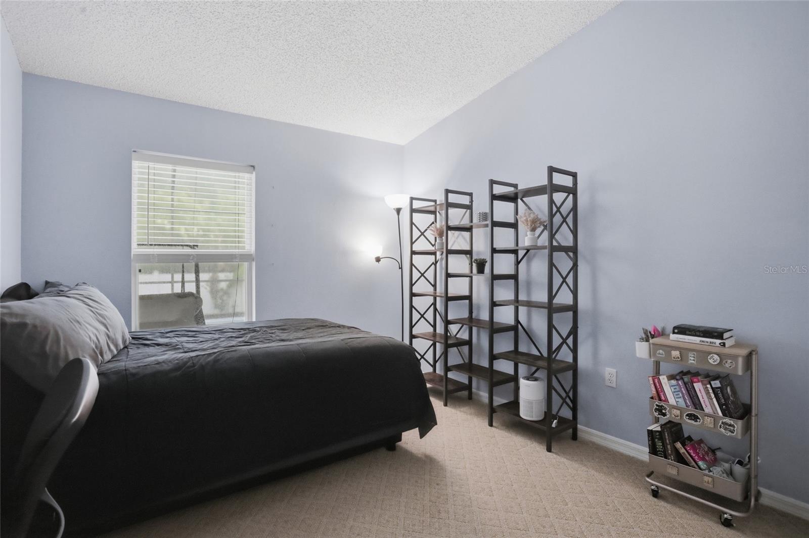 CORNER LAKE PH 01 49 49 - Residential