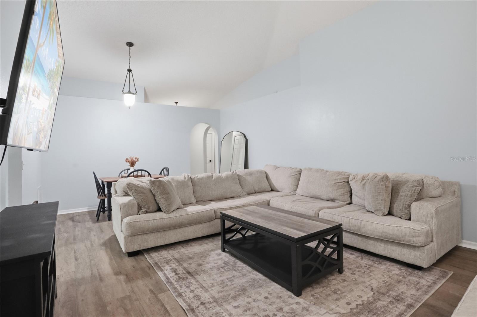 CORNER LAKE PH 01 49 49 - Residential