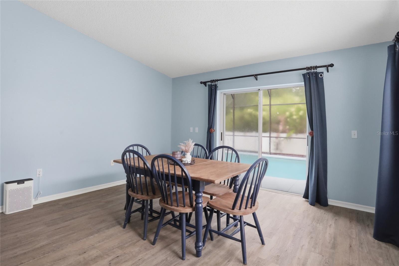 CORNER LAKE PH 01 49 49 - Residential