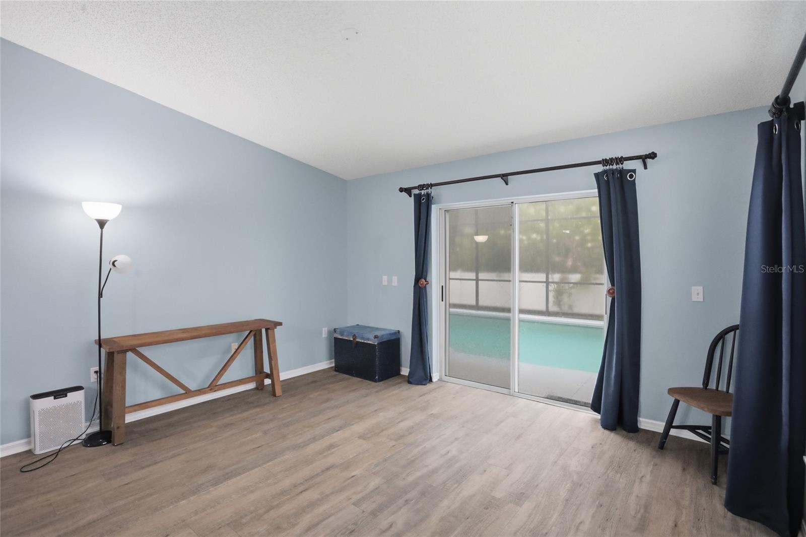 CORNER LAKE PH 01 49 49 - Residential