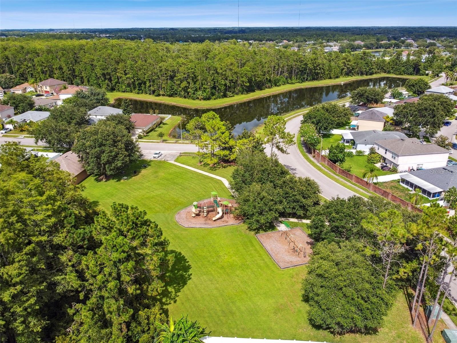 CORNER LAKE PH 01 49 49 - Residential