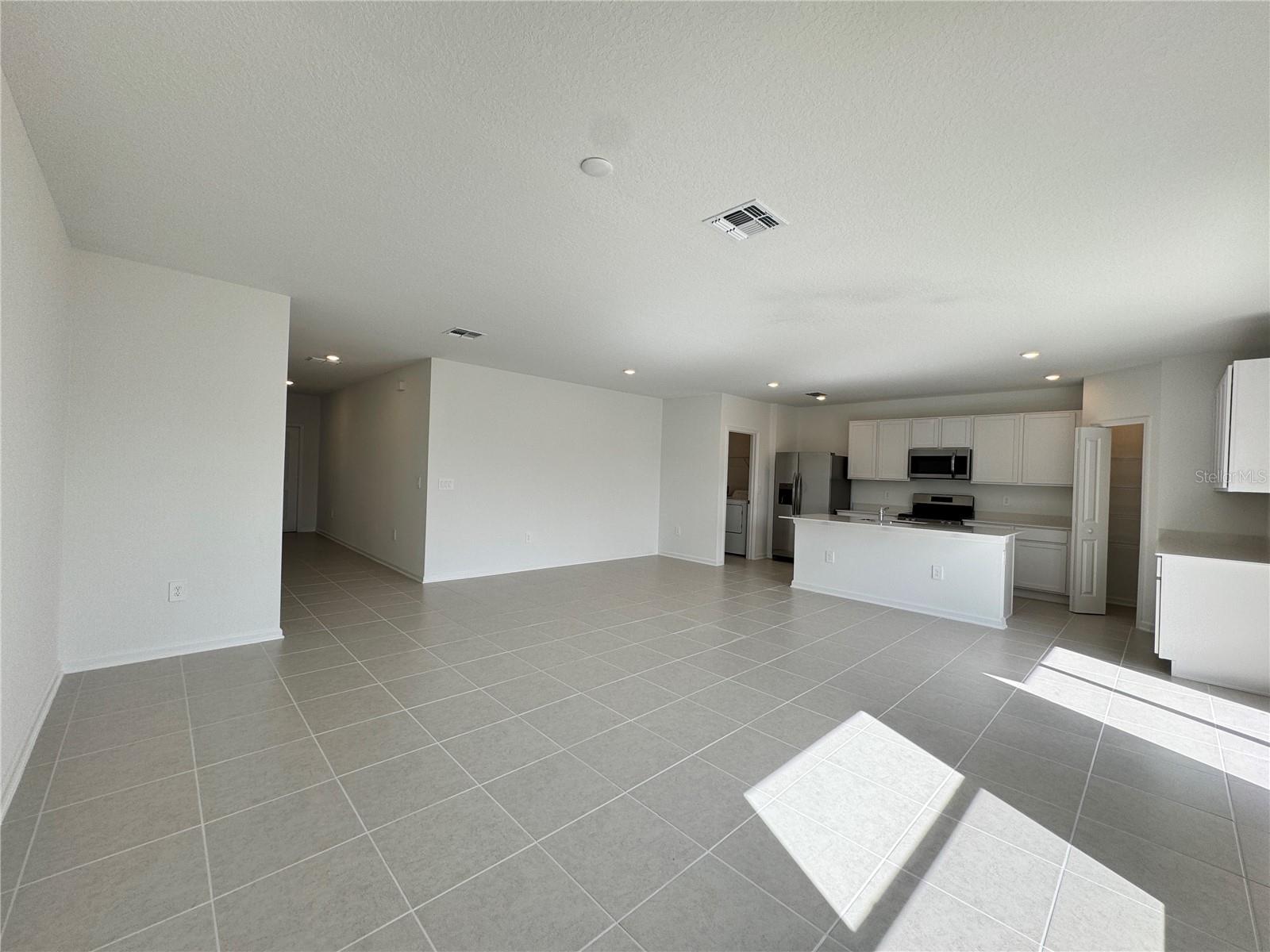 PEACE CREEK RESERVE 40'S - Residential Lease