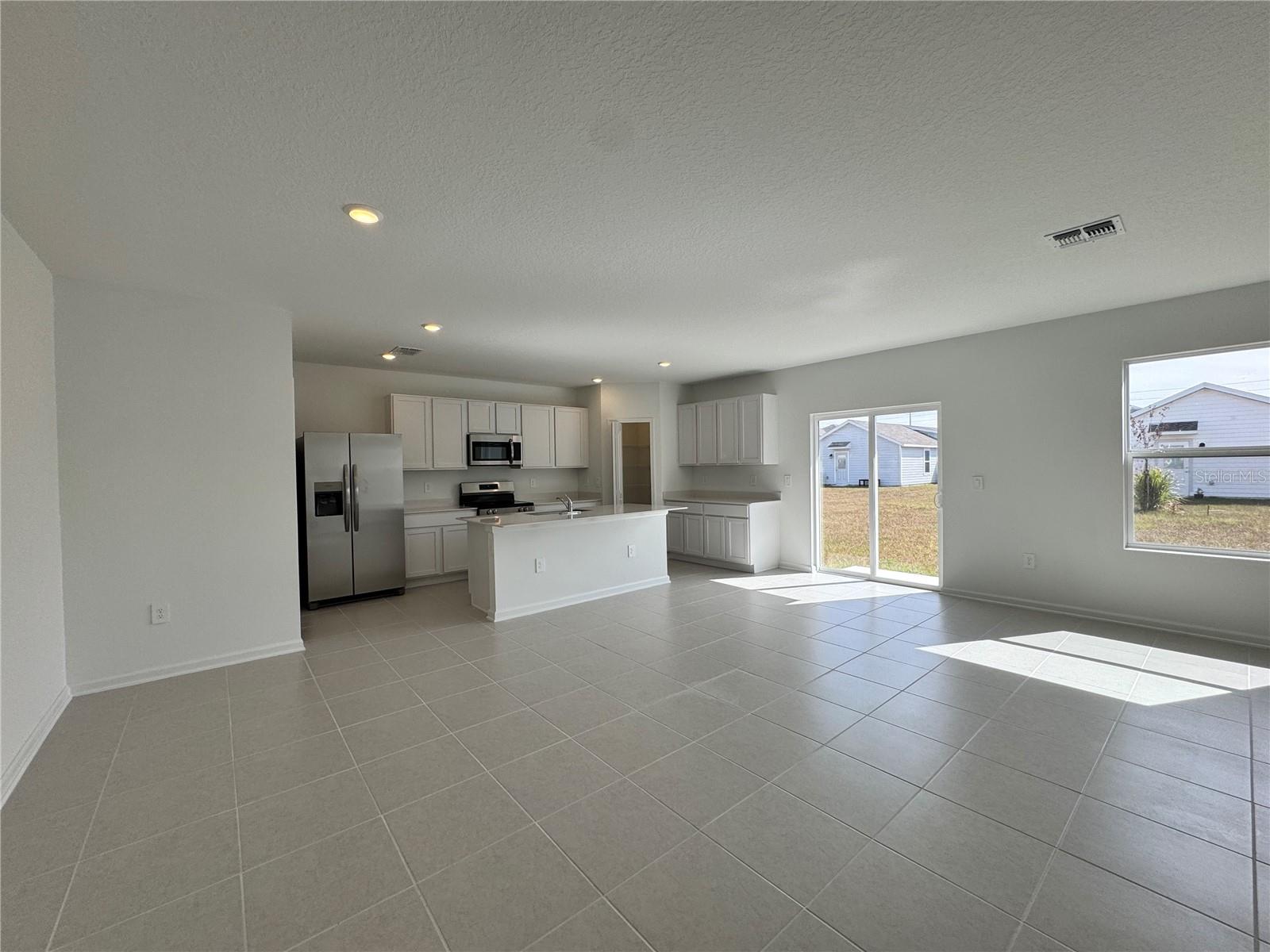 PEACE CREEK RESERVE 40'S - Residential Lease