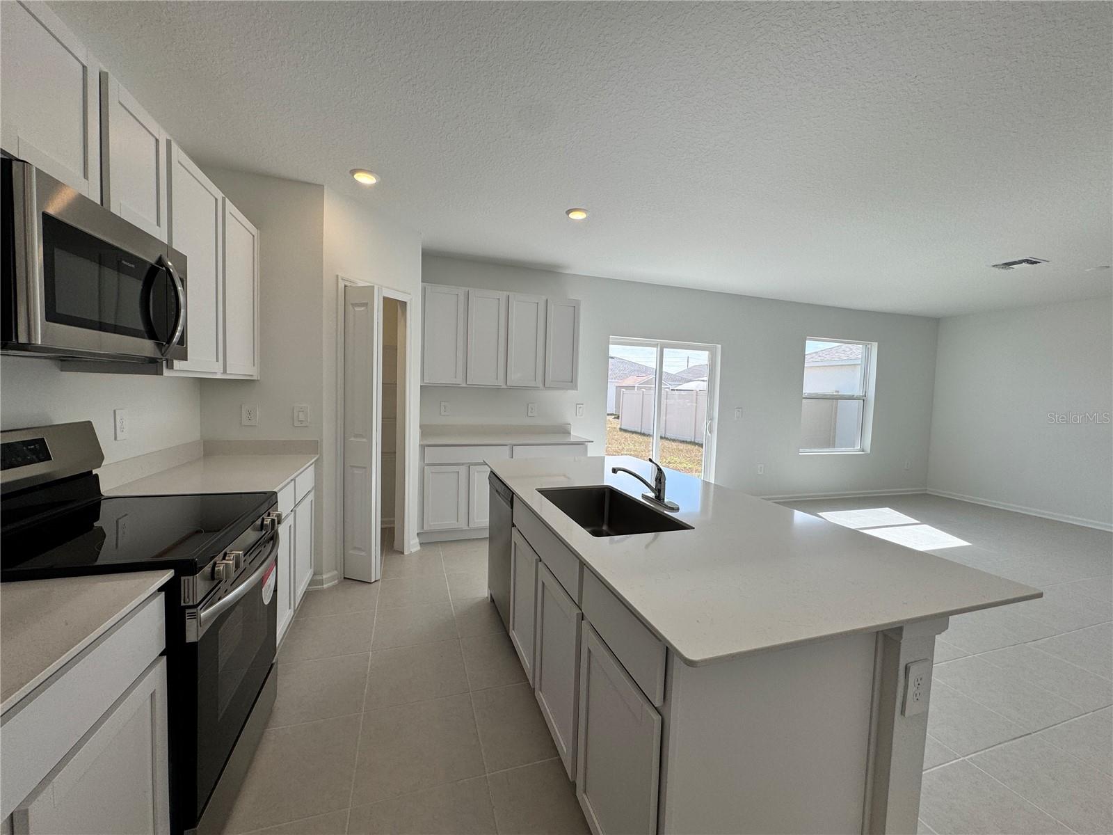 PEACE CREEK RESERVE 40'S - Residential Lease