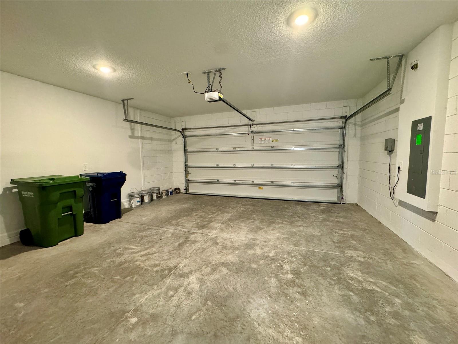 PEACE CREEK RESERVE 40'S - Residential Lease