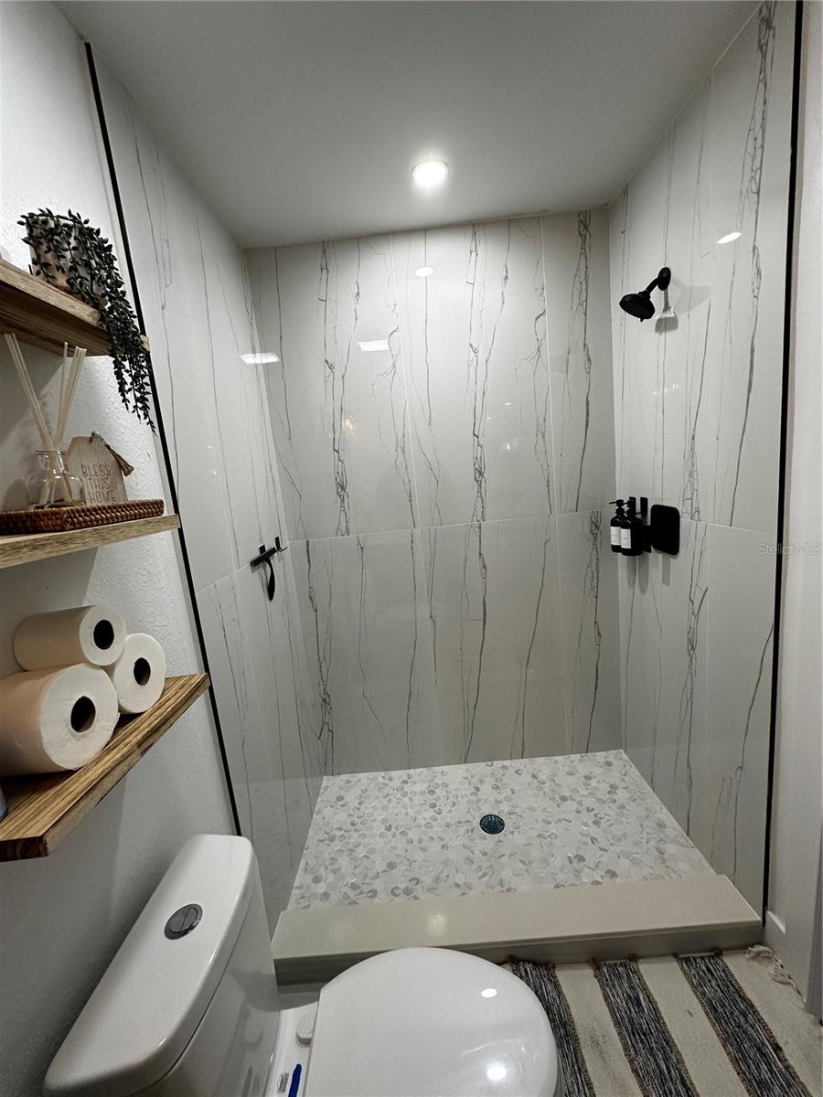 BAY POINT CORR OF - Residential