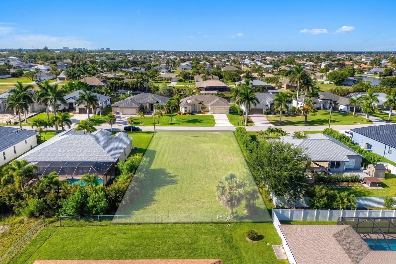 CAPE CORAL - Land