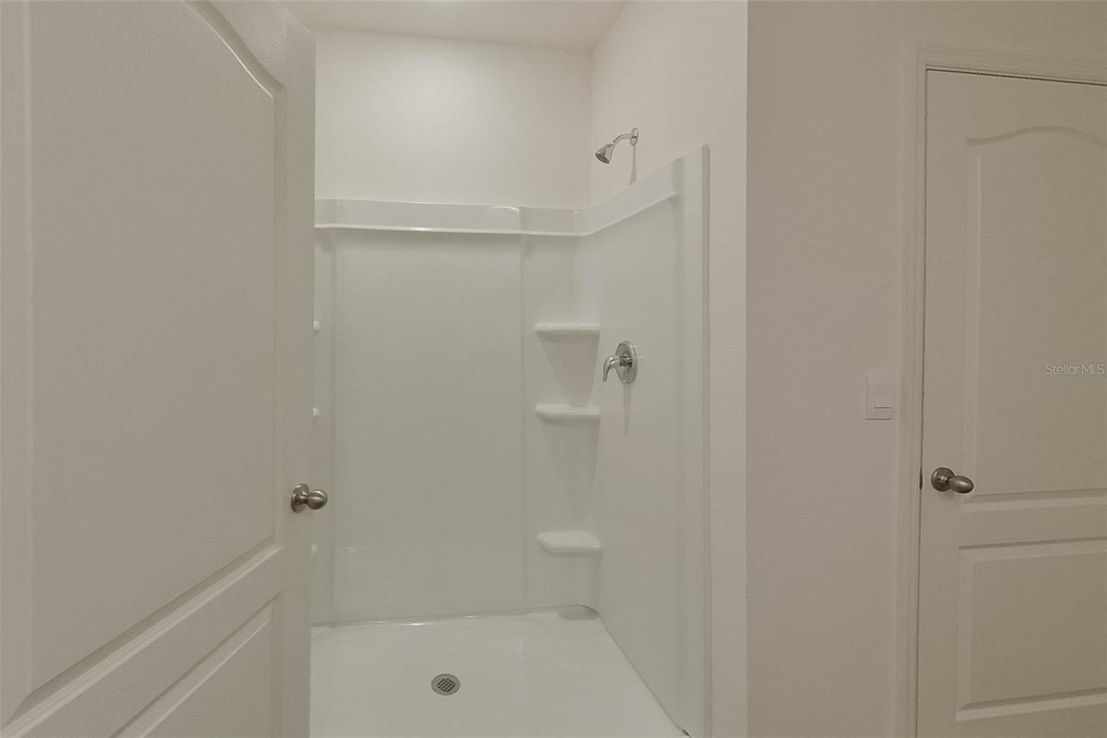 LAKE GRIFFIN RESERVE - Residential Lease