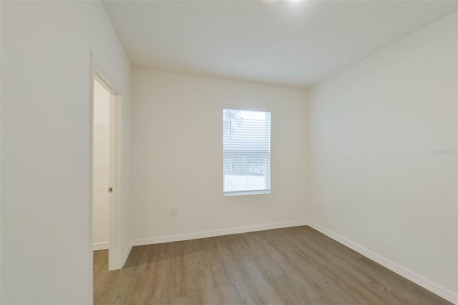 LAKE GRIFFIN RESERVE - Residential Lease