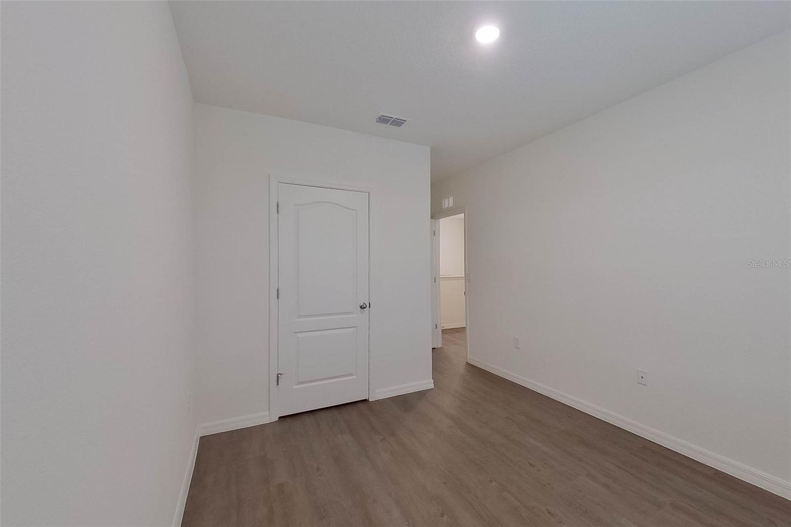 LAKE GRIFFIN RESERVE - Residential Lease