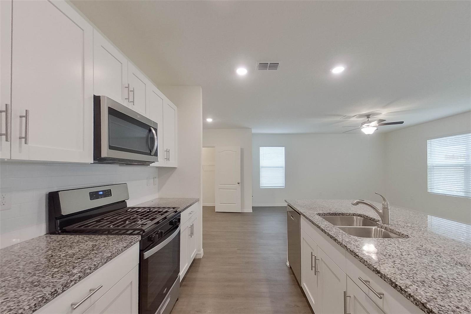 LAKE GRIFFIN RESERVE - Residential Lease