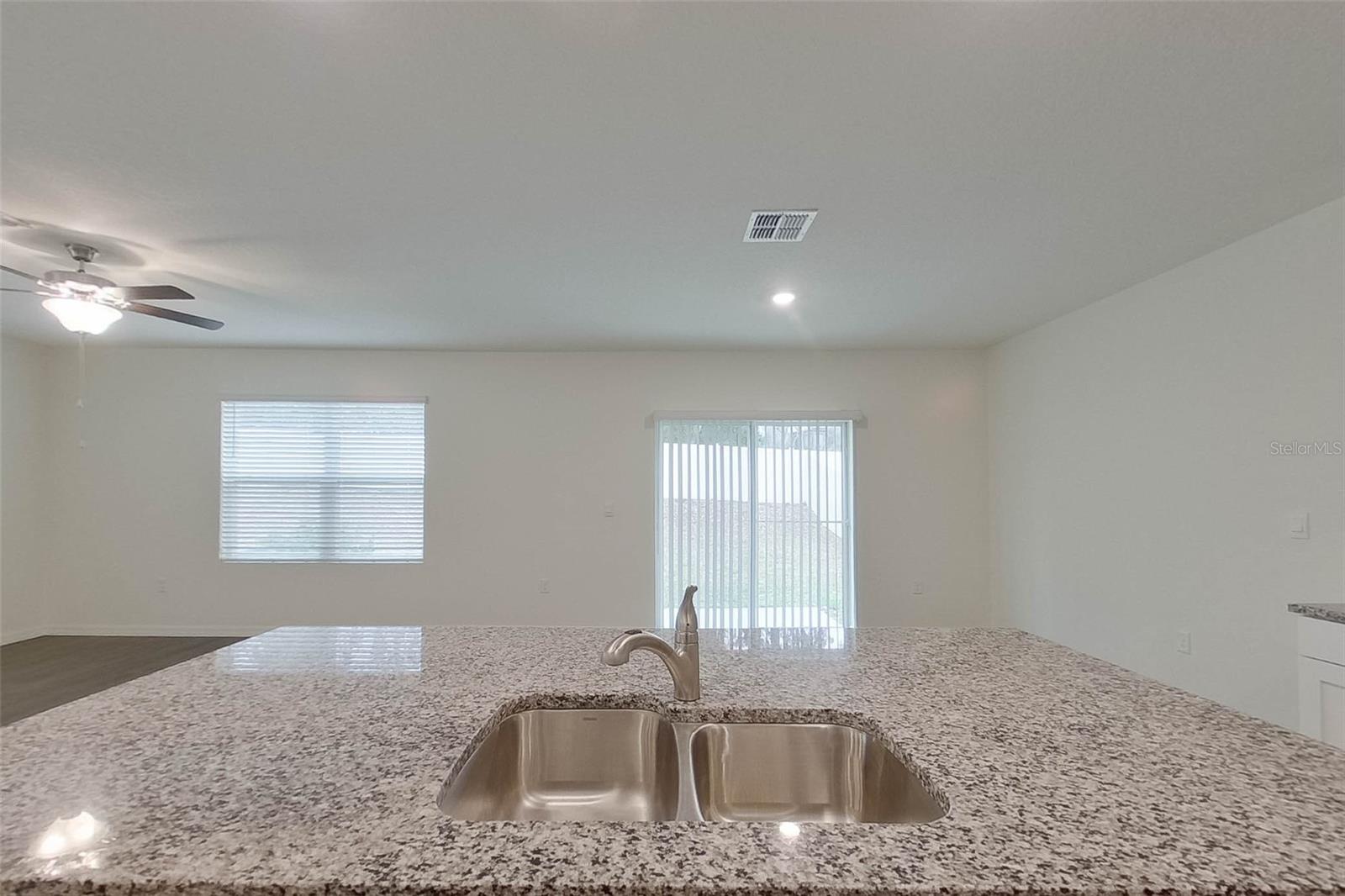 LAKE GRIFFIN RESERVE - Residential Lease