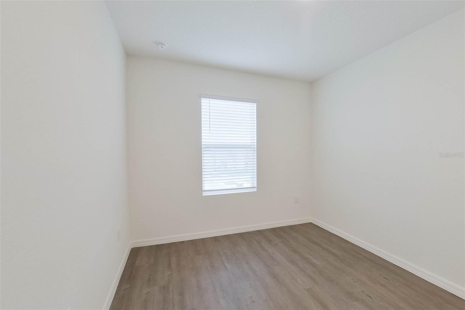 LAKE GRIFFIN RESERVE - Residential Lease