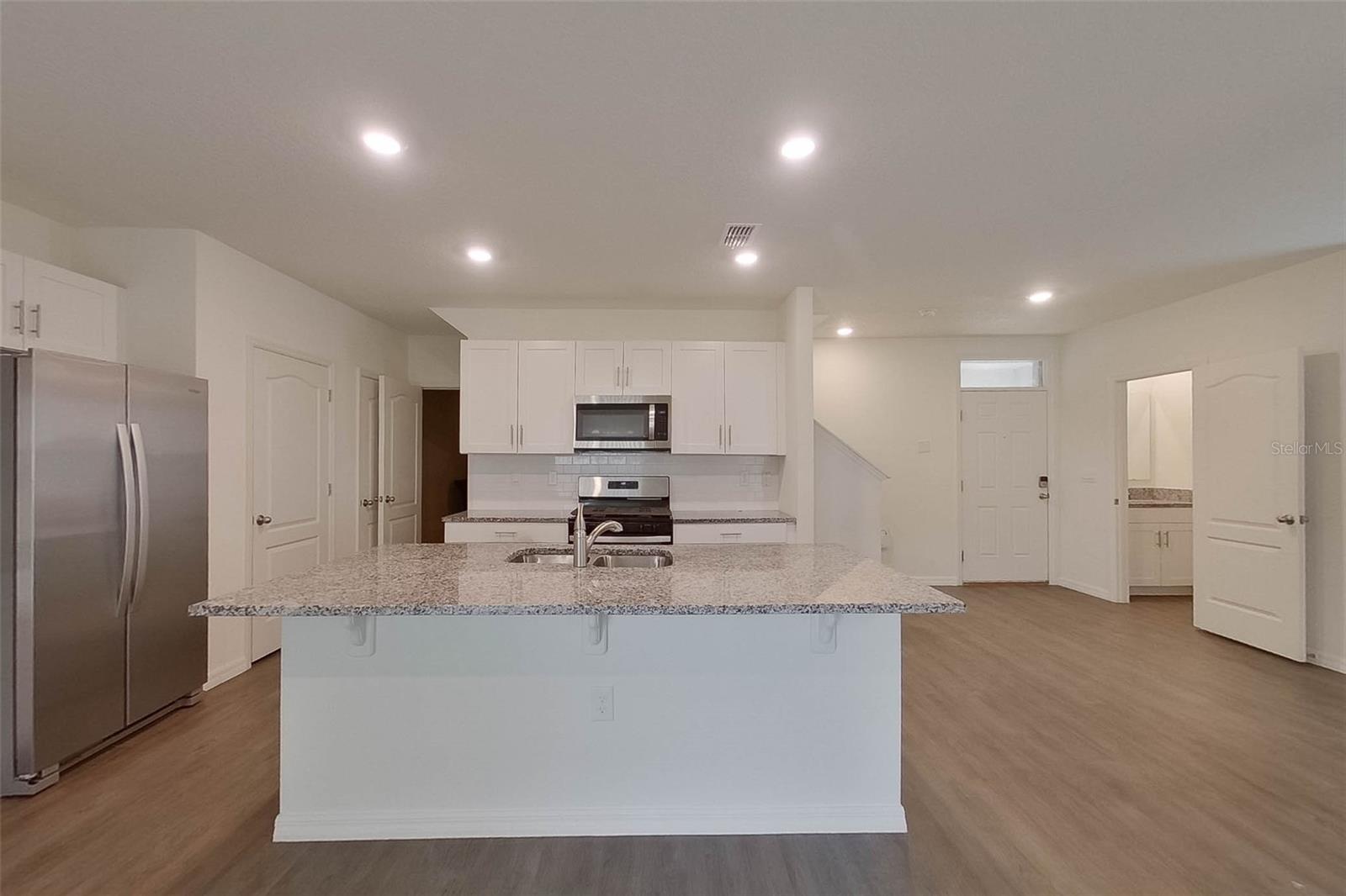 LAKE GRIFFIN RESERVE - Residential Lease