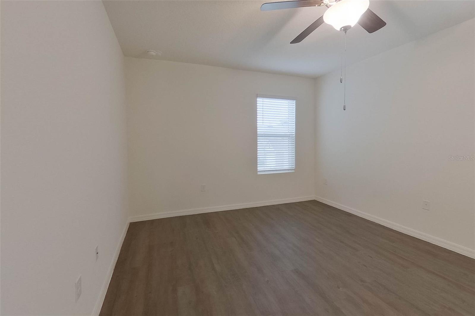 LAKE GRIFFIN RESERVE - Residential Lease