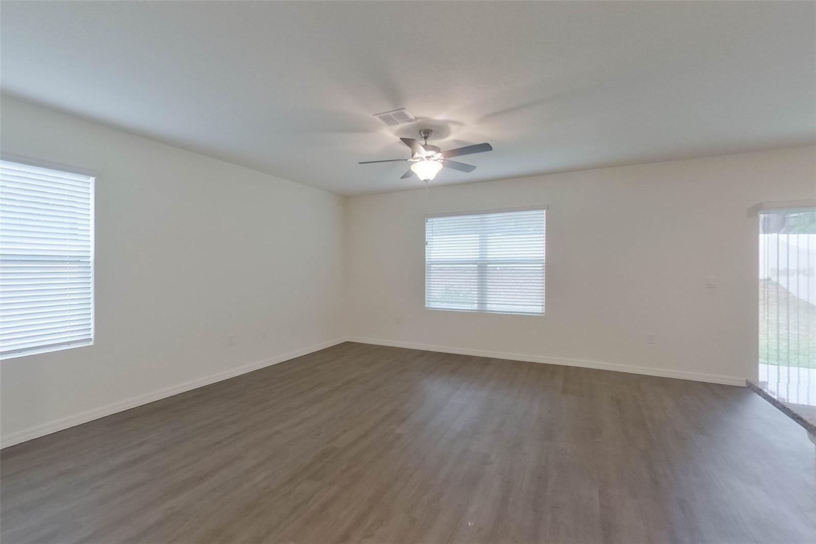 LAKE GRIFFIN RESERVE - Residential Lease