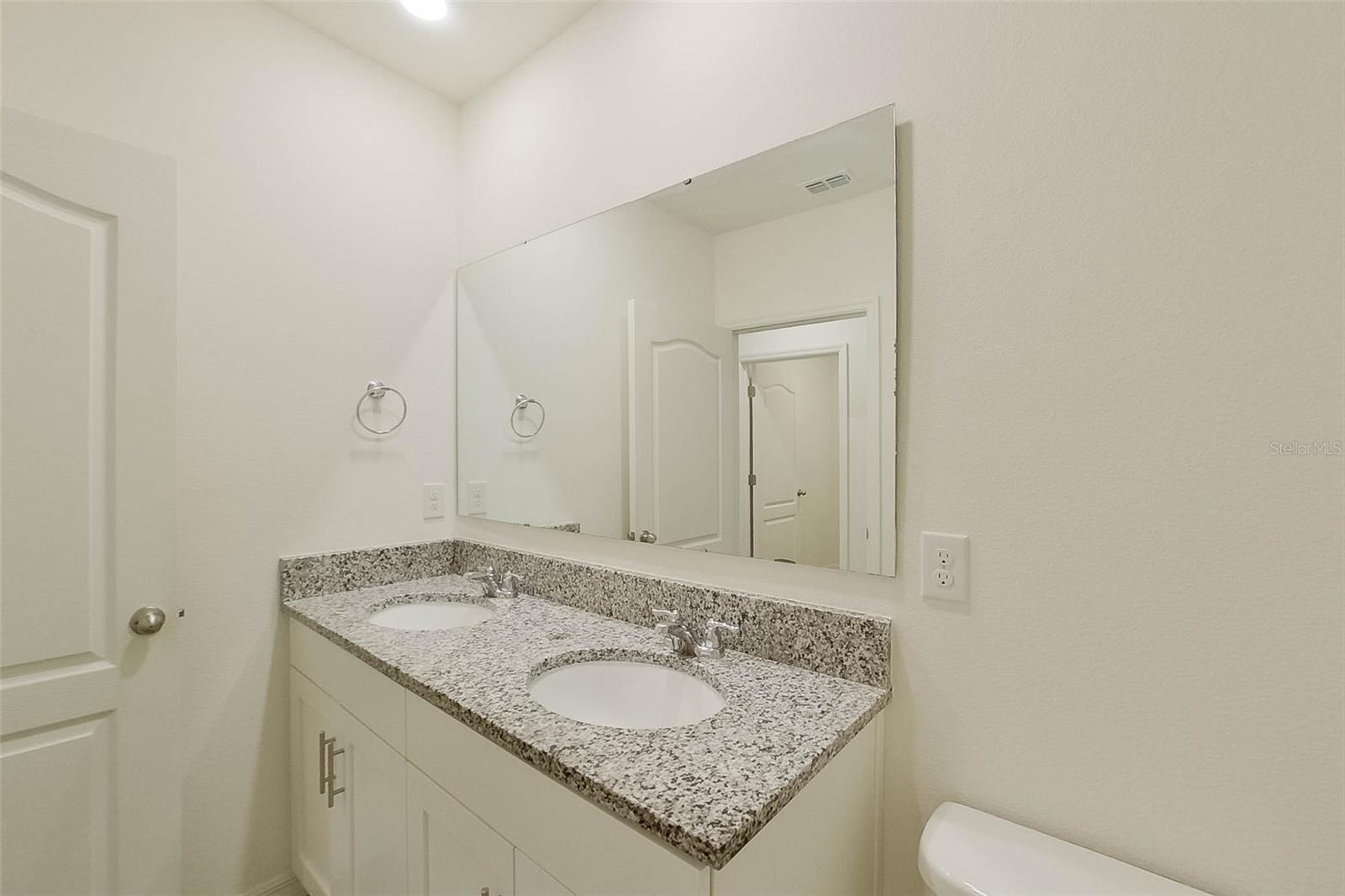 LAKE GRIFFIN RESERVE - Residential Lease