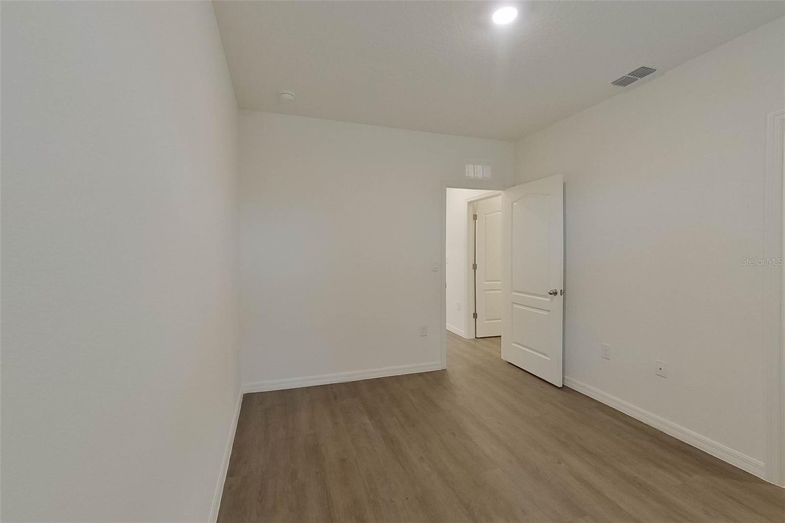 LAKE GRIFFIN RESERVE - Residential Lease