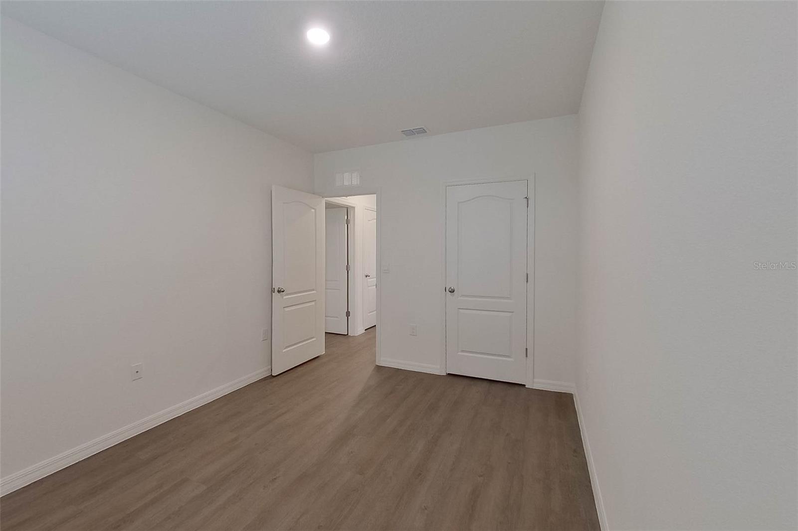 LAKE GRIFFIN RESERVE - Residential Lease