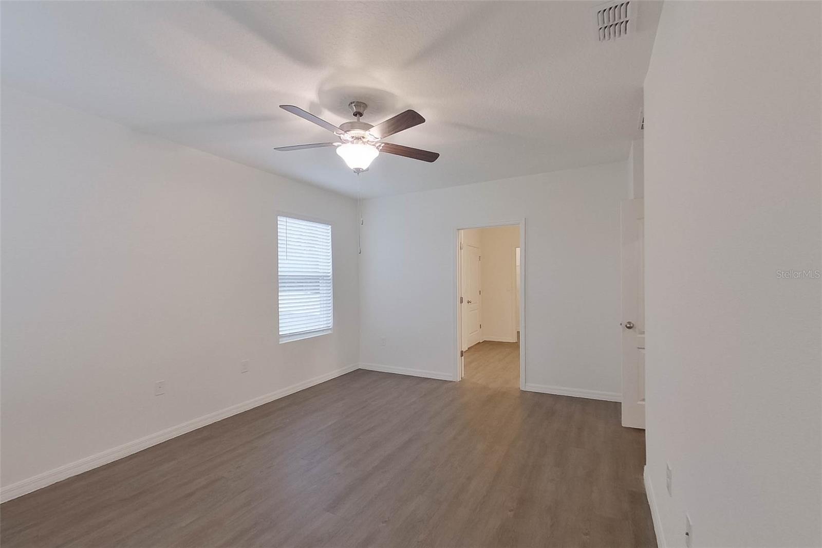 LAKE GRIFFIN RESERVE - Residential Lease