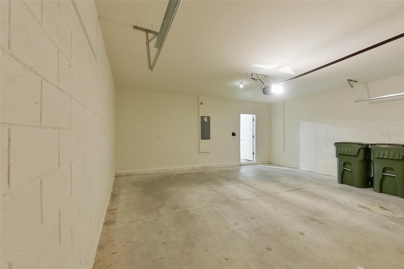 LAKE GRIFFIN RESERVE - Residential Lease