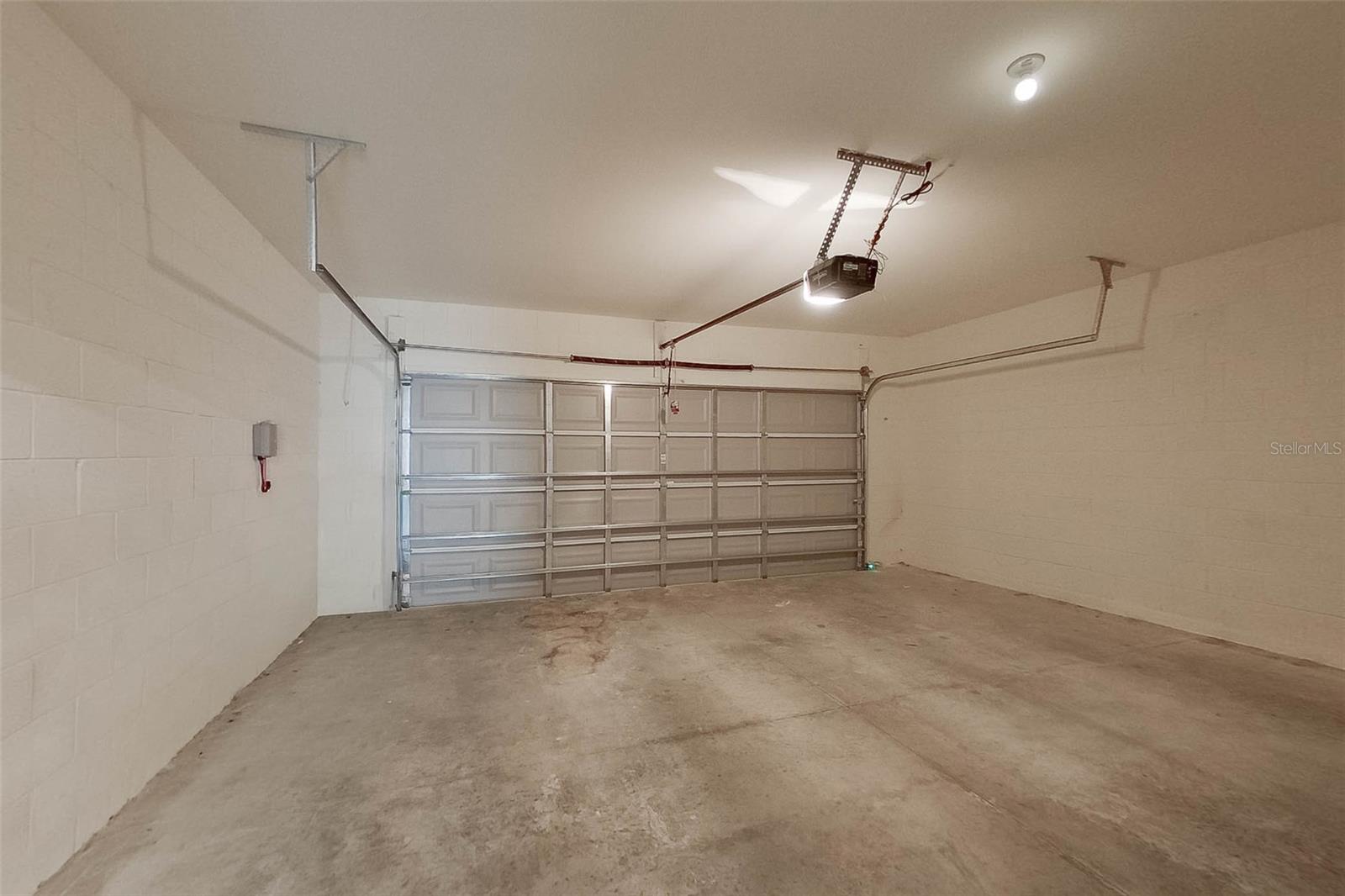 LAKE GRIFFIN RESERVE - Residential Lease