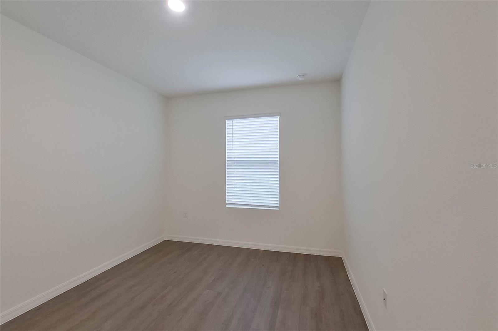 LAKE GRIFFIN RESERVE - Residential Lease