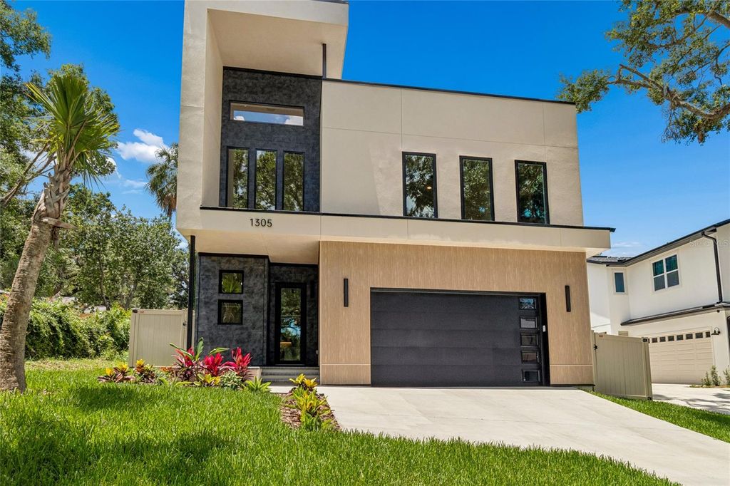 Photo of 1305 Hilton Place, Tampa, FL 33604 (MLS # TB8476383)