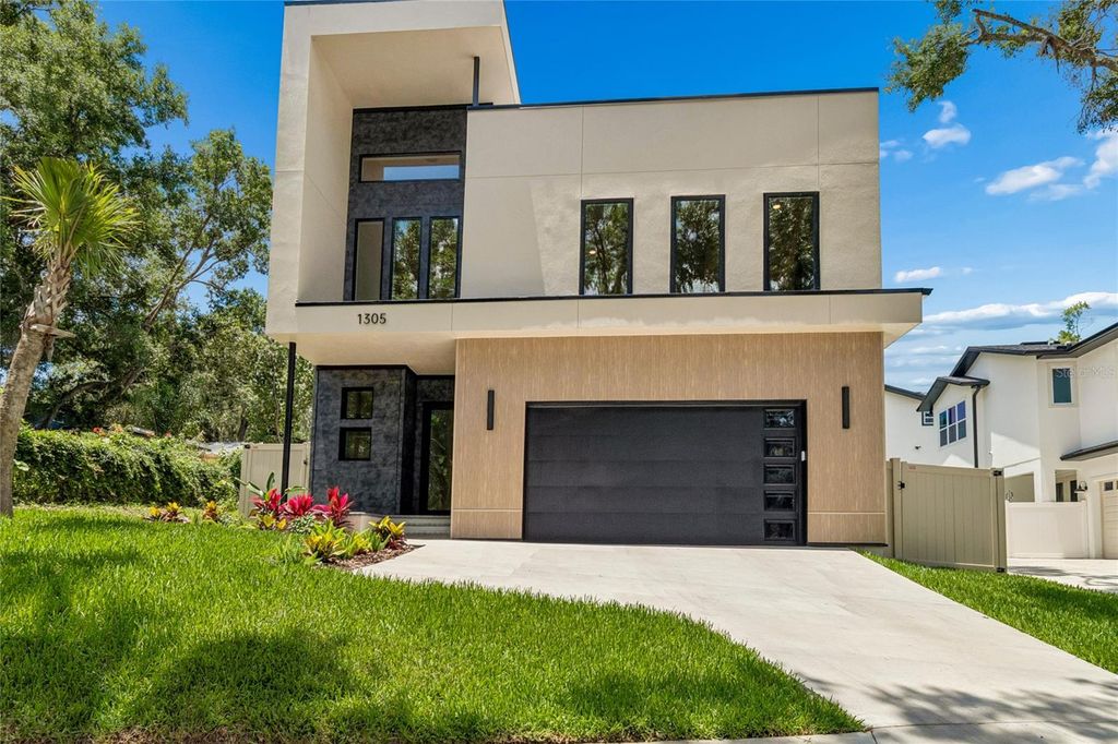 Photo of 1305 Hilton Place, Tampa, FL 33604 (MLS # TB8476383)