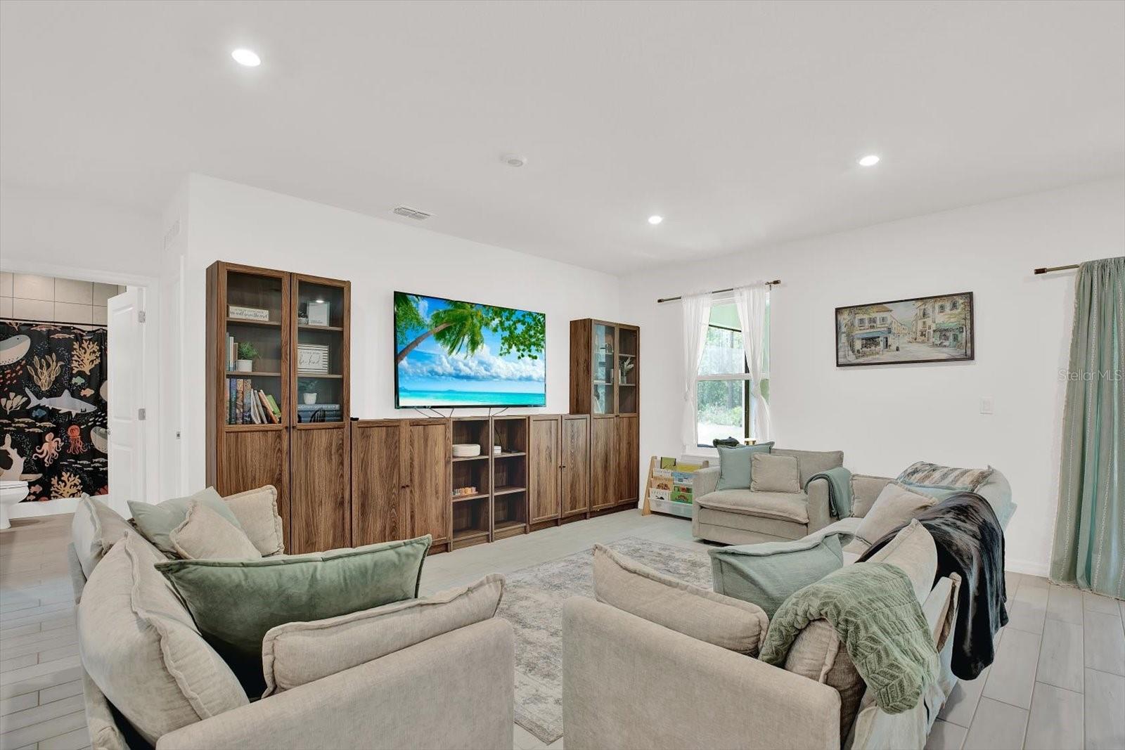 ROYAL HIGHLANDS - Residential Lease