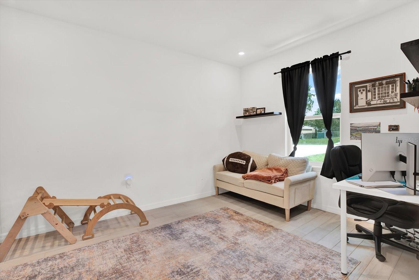 ROYAL HIGHLANDS - Residential Lease