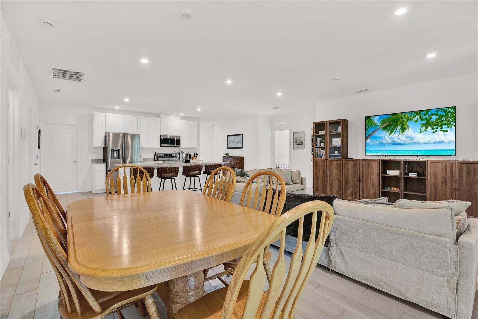 ROYAL HIGHLANDS - Residential Lease