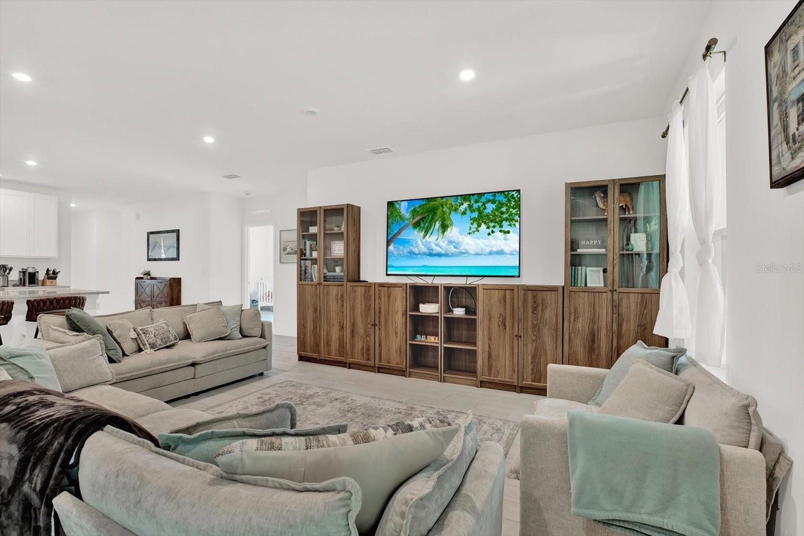 ROYAL HIGHLANDS - Residential Lease