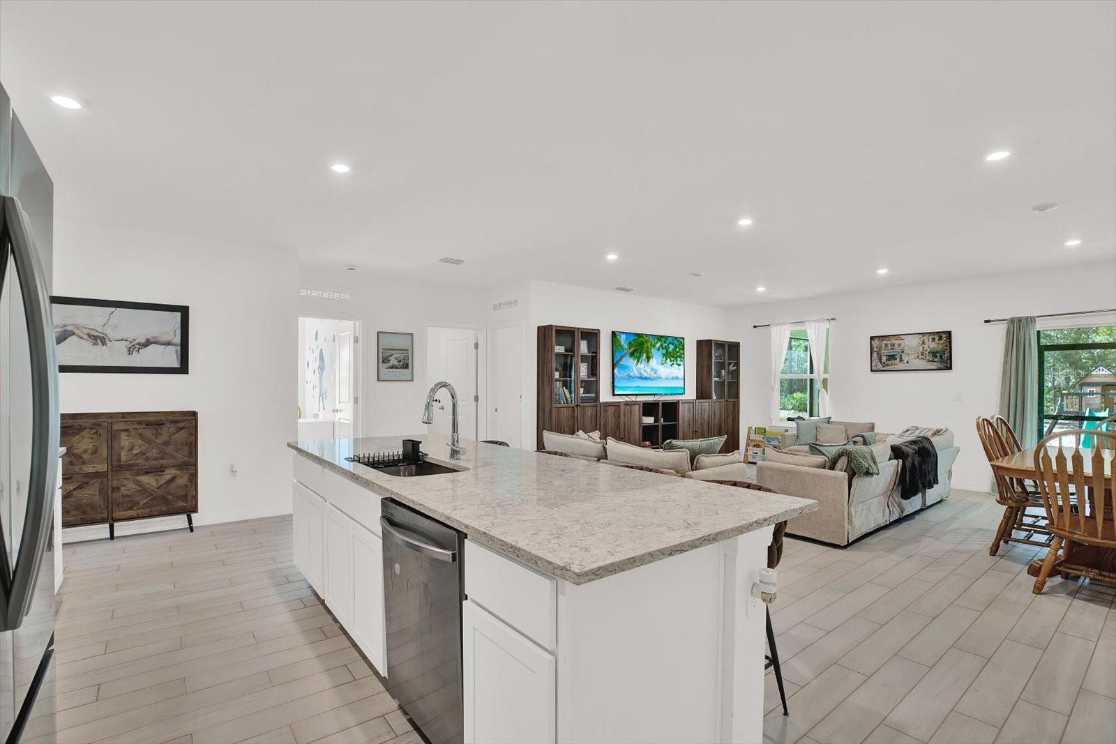 ROYAL HIGHLANDS - Residential Lease