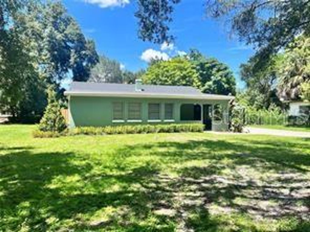 Photo of 2221 Hawick Lane, Winter Park, FL 32792 (MLS # O6364916)