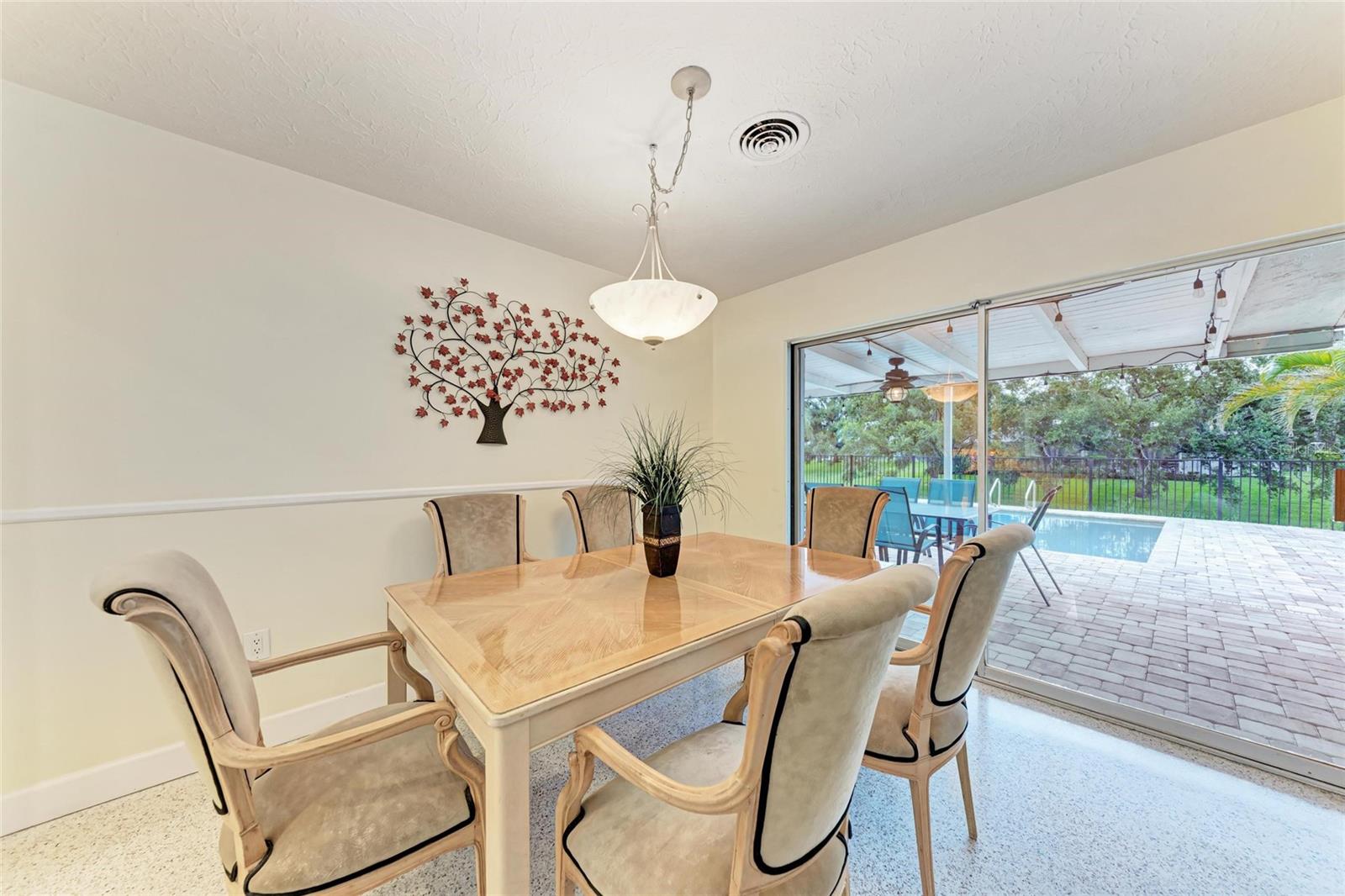 SOUTH GATE - Residential